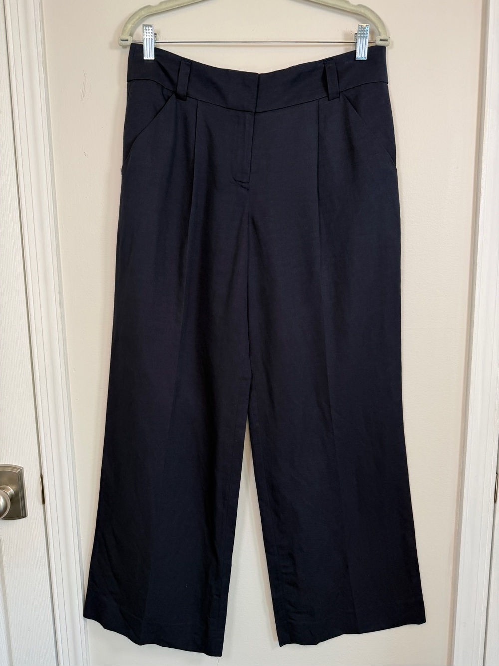 Gorgeous LOFT Linen/Rayon Ann Taylor Navy Wide Leg Trousers Mid Rise Pleated 4